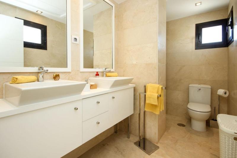 Del Mar Luxury Penthouse With Access * Casares