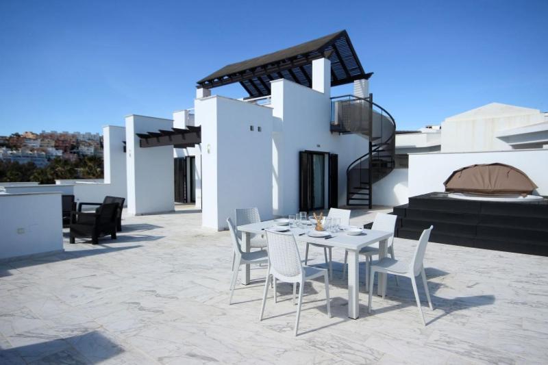 Del Mar Luxury Penthouse With Access * Casares